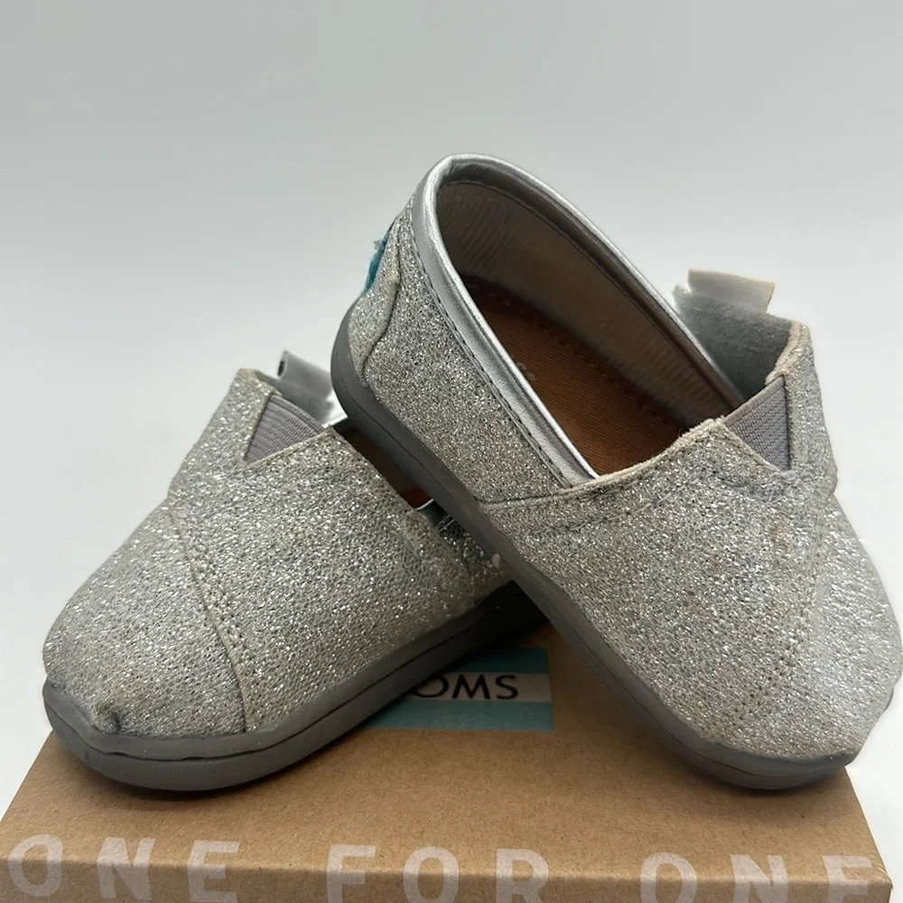 Toms Tiny Classic Silver Glimmer Girls Toddler Flats Toddler Size 4 With Box EUC